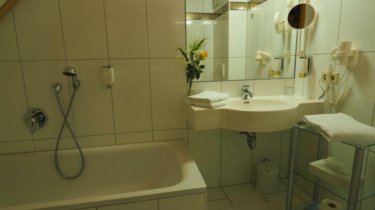 Hotel Gasthof Adler Ульм Экстерьер фото